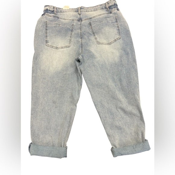 Stylish Women's Blue distressed Jeans, No boundaries mom jeans, size 17, NWT - Picture 4 of 5